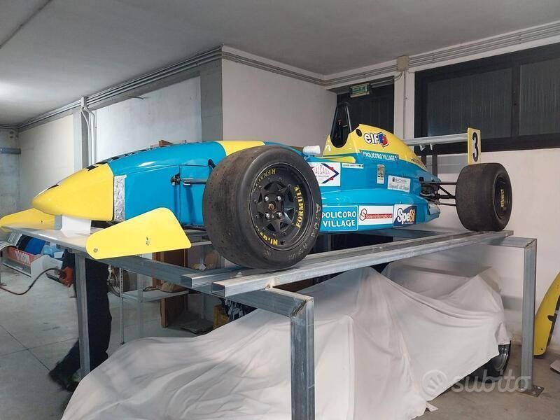 Blu Usata 1995 Renault Clio Tre volumi | 16.500 € - Immagine 1/4