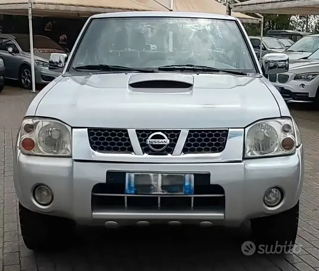 Usata Nissan Navara 133 CV (97 kW) 2002 Grigio Pick-up