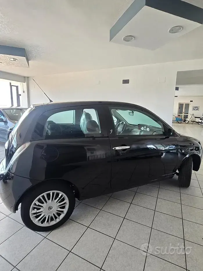 Usata Lancia Ypsilon 60 CV (44 kW) 2008 Grigio Utilitaria