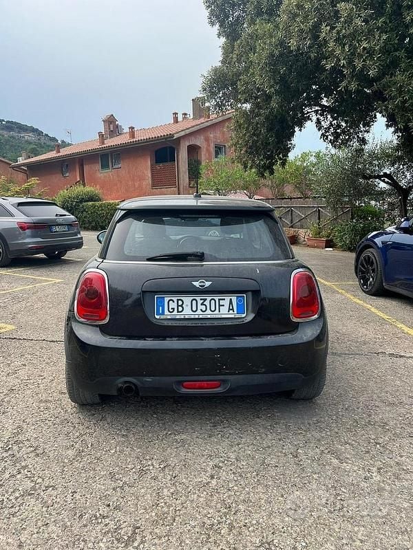 Usata Mini ONE 75 CV (55 kW) 2016 Nero Utilitaria