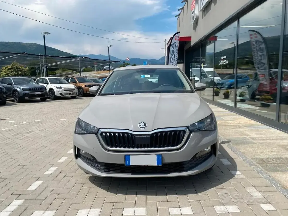 Usata Skoda Scala Ambition 116 CV (85 kW) 2019 Grigio Utilitaria