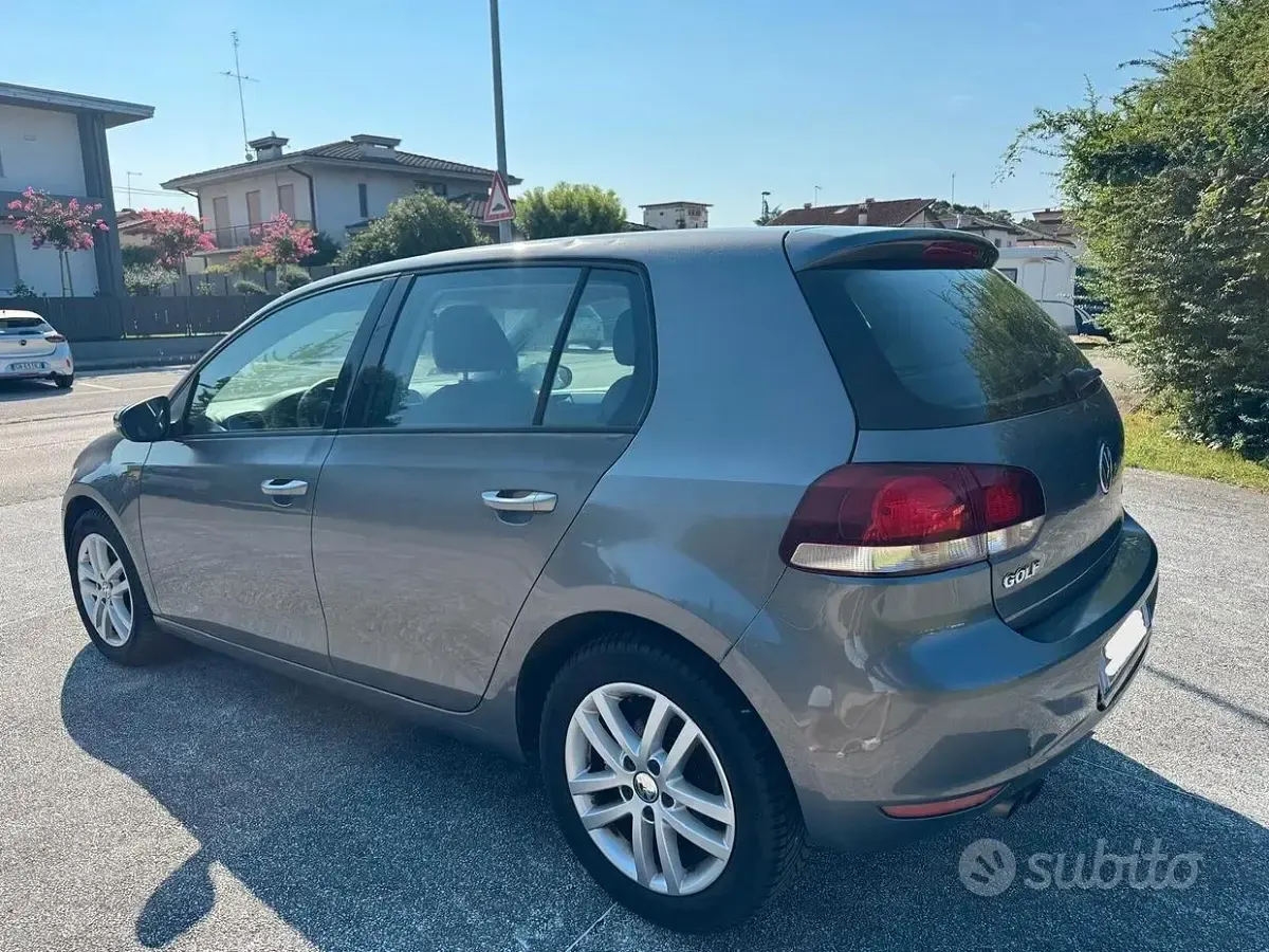 Usata VW Golf VI Highline 122 CV (89 kW) 2010 Grigio Utilitaria