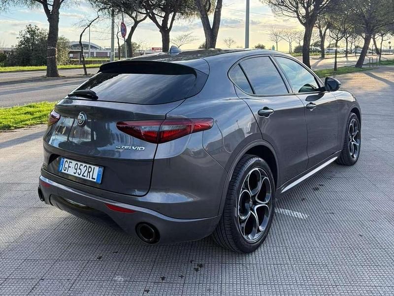 Usata Alfa Romeo Stelvio Business 160 CV (117 kW) 2021 Grigio vesuvio SUV
