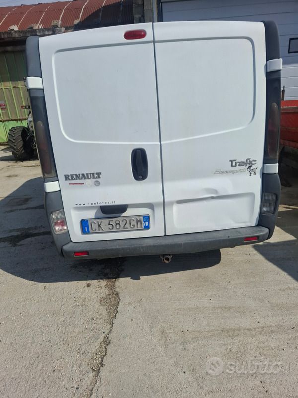 Usata Renault Trafic 100 CV (73 kW) 2003 Bianco Monovolume