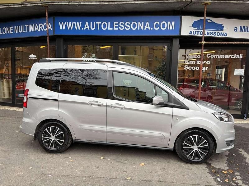 Usata Ford Tourneo Courier Trend 101 CV (74 kW) 2017 Argento Monovolume