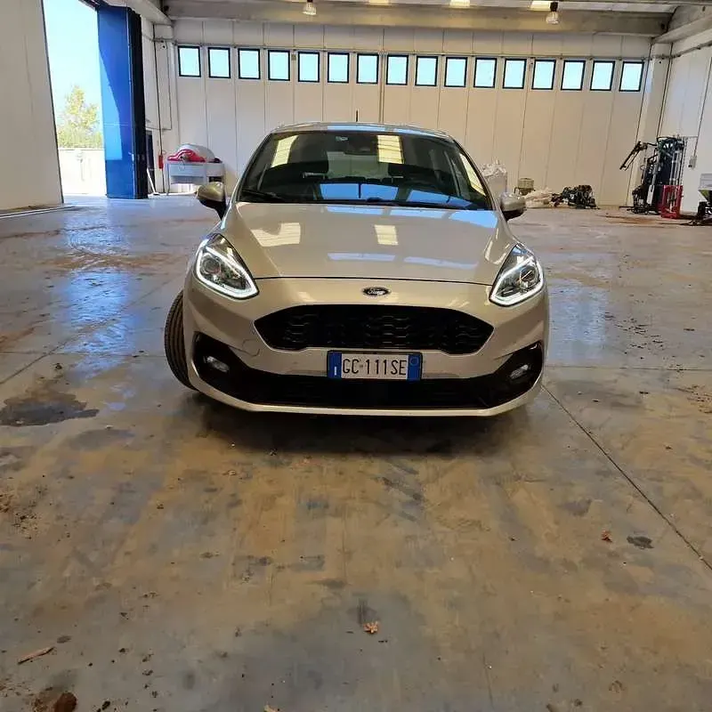 Usata Ford Fiesta ST-Line 86 CV (63 kW) 2020 Grigio Utilitaria