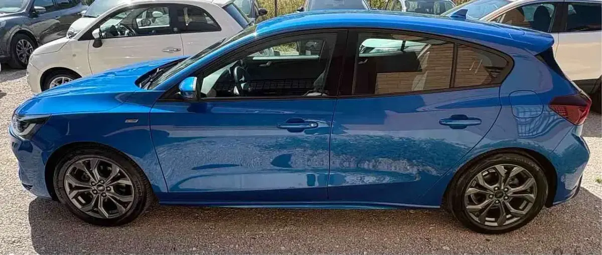 Usata Ford Focus ST-Line 116 CV (85 kW) 2023 Desert island blu Berlina