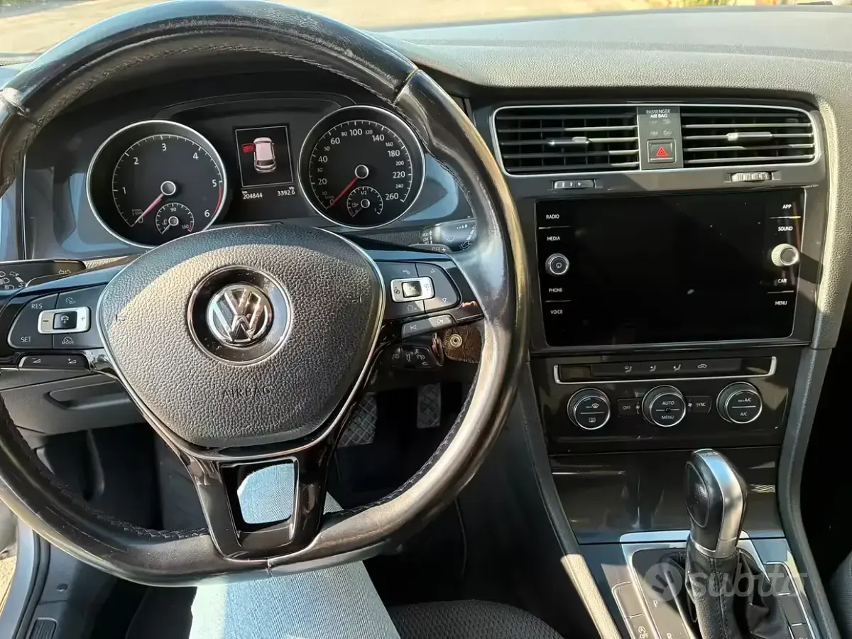Usata VW Golf VII 110 CV (80 kW) 2018 Grigio Utilitaria