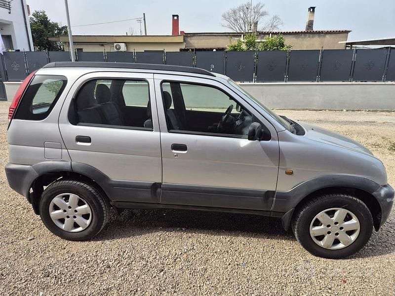 Usata Daihatsu Terios 86 CV (63 kW) 2000 Grigio SUV