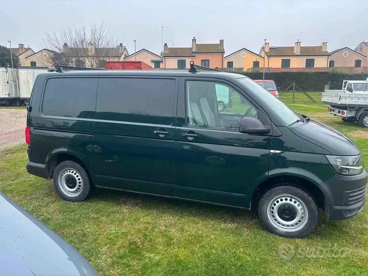 Usata VW T6 102 CV (75 kW) 2016 Verde Furgone