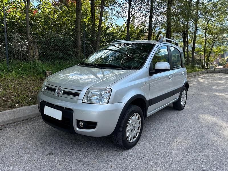 Usata Fiat Panda 4x4 Climbing 69 CV (50 kW) 2011 Utilitaria