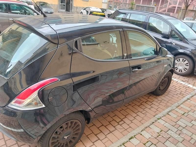 Usata Lancia Ypsilon 69 CV (50 kW) 2015 Utilitaria