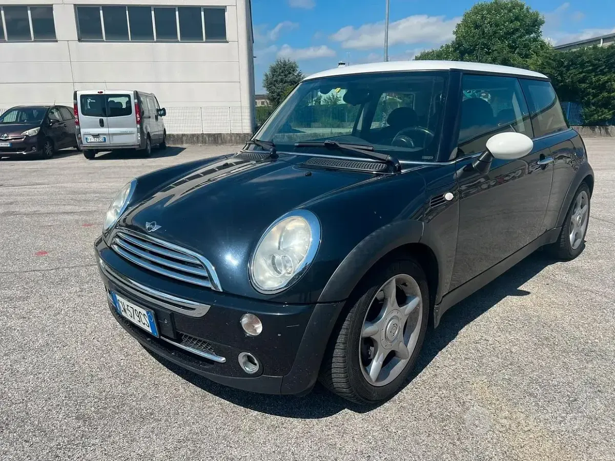 Usata Mini Cooper 116 CV (85 kW) 2005 Nero Utilitaria