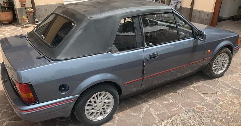 Usata Ford Escort Cabriolet 73 CV (53 kW) 1989 Grigio Cabrio