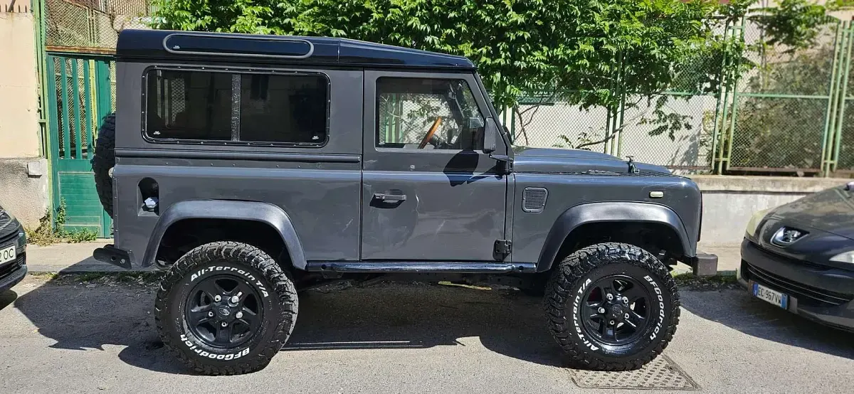 Usata Land Rover Defender 122 CV (89 kW) 2001 Grigio Station wagon