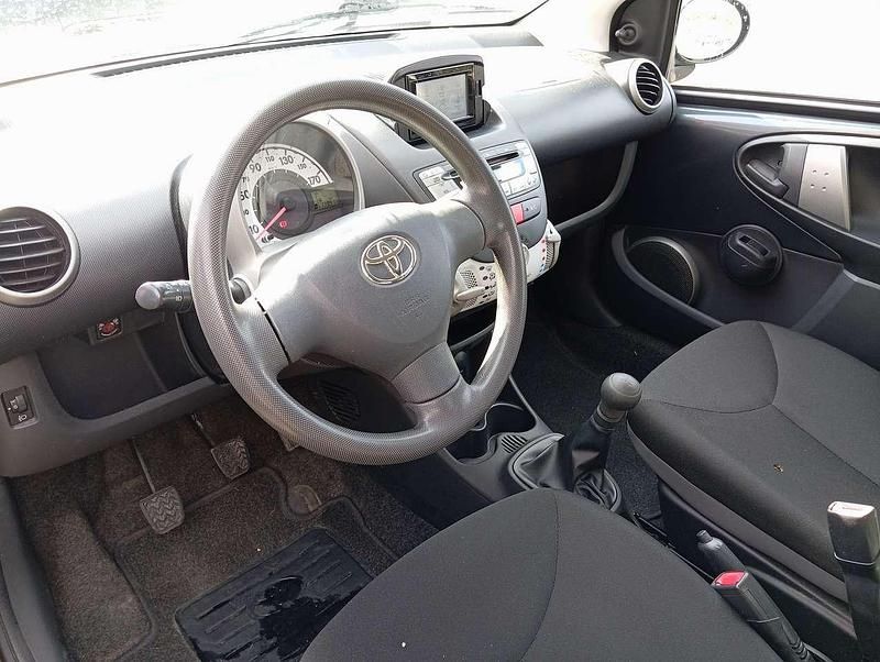 Usata Toyota Aygo Connect Style 68 CV (50 kW) 2014 Grigio Utilitaria