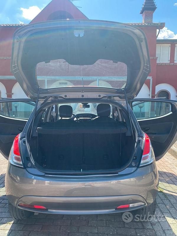 Usata Lancia Ypsilon 69 CV (50 kW) 2022 Utilitaria