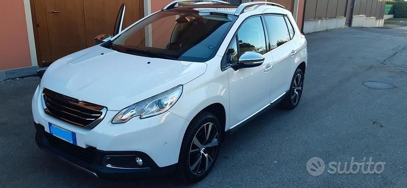Usata Peugeot 2008 Allure 92 CV (67 kW) 2013 Bianco SUV