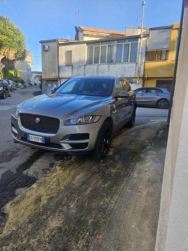 Usata Jaguar F-Pace 179 CV (131 kW) 2022 Argento SUV
