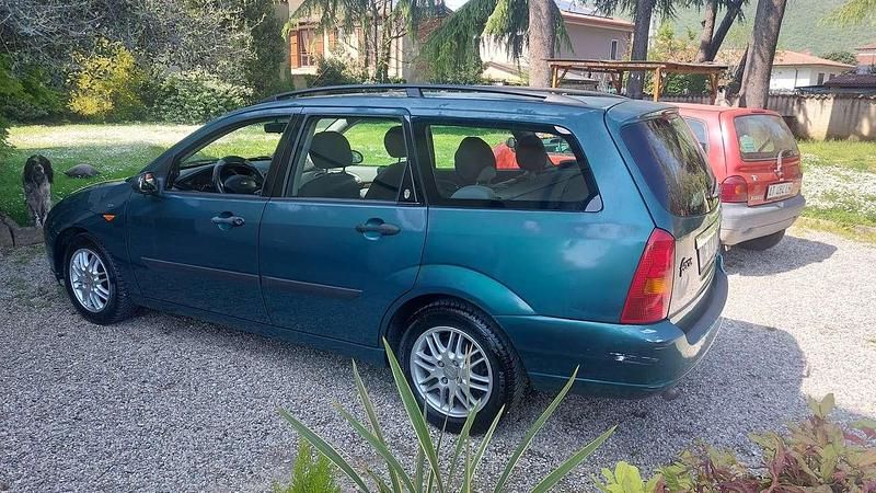 Usata Ford Focus Ambiente 90 CV (66 kW) 1999 Verde Station wagon