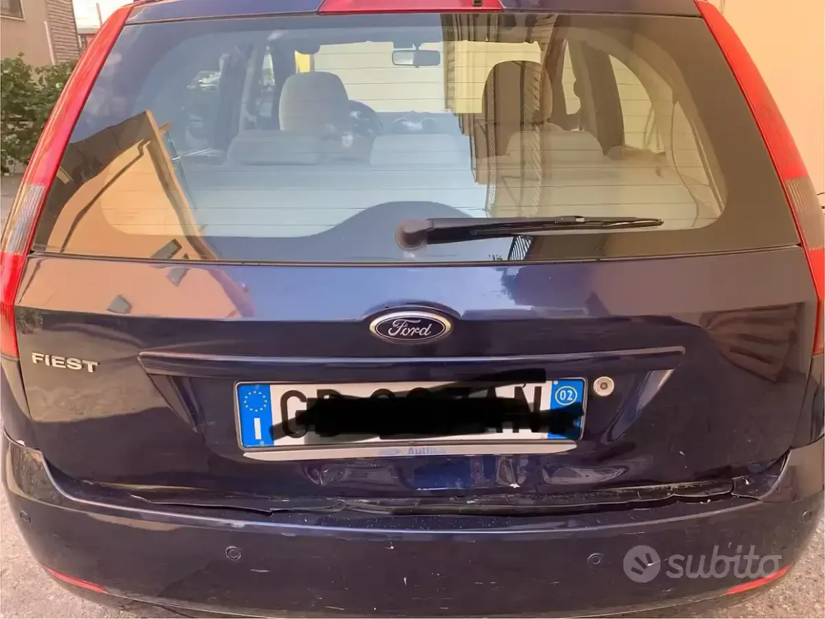 Usata Ford Fiesta Ghia 80 CV (58 kW) 2002 Blu Utilitaria
