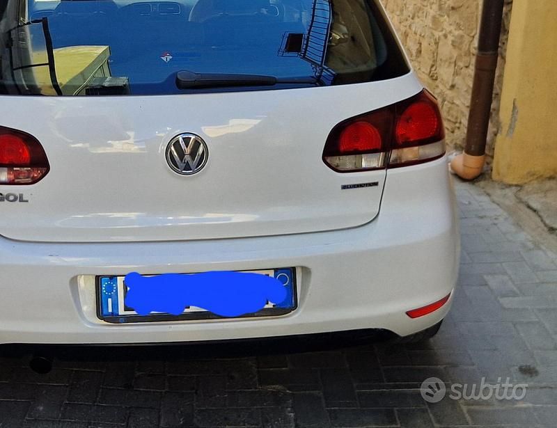 Bianco Usata 2012 VW Golf VI Tre volumi | 7000 € (Buon prezzo) - Immagine 1/4