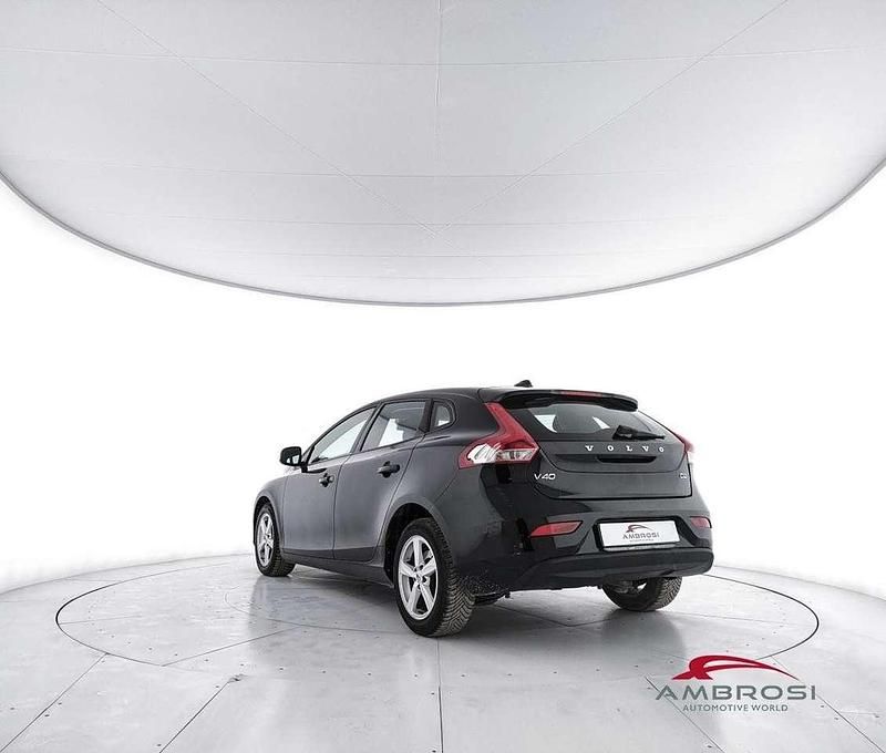 Usata Volvo V40 Business Edition 120 CV (88 kW) 2017 Nero Utilitaria