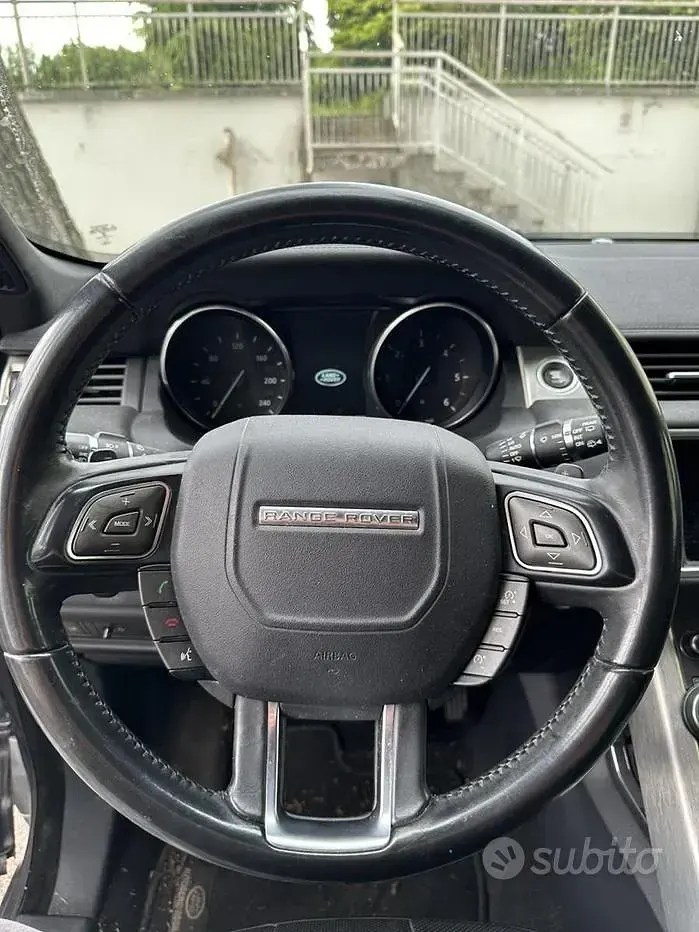 Usata Land Rover Range Rover evoque 150 CV (110 kW) 2016 Grigio SUV