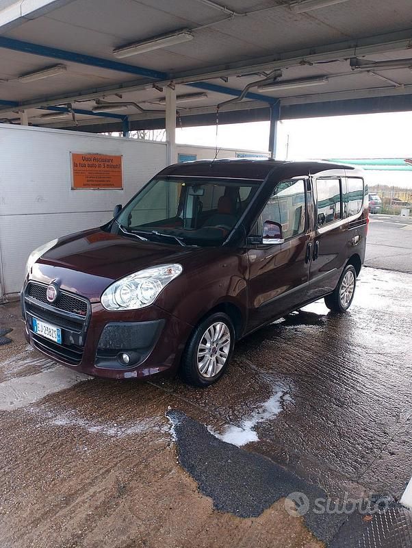 Marrone Usata 2012 Fiat Doblò Monovolume | 4900 € (Ottimo prezzo) - Immagine 1/4
