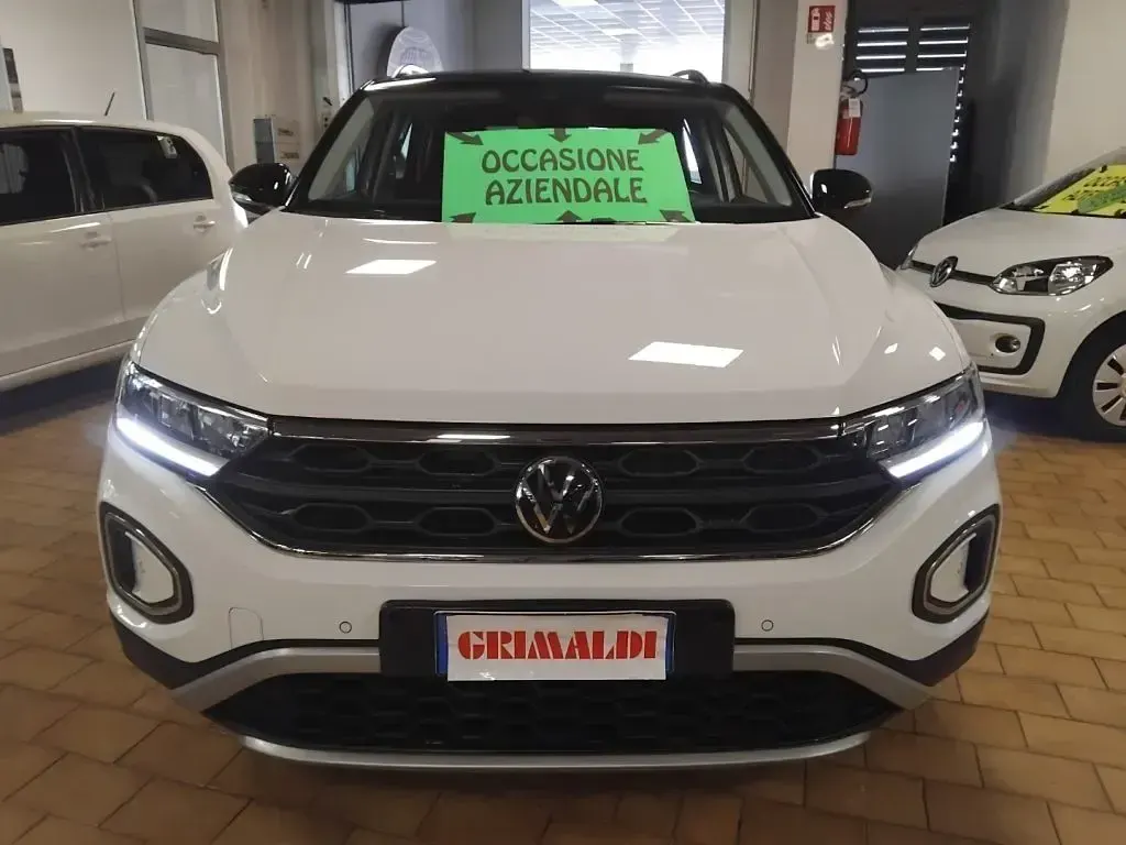 Usata VW T-Roc Life 110 CV (80 kW) 2024 Pure white/nero / pastello SUV
