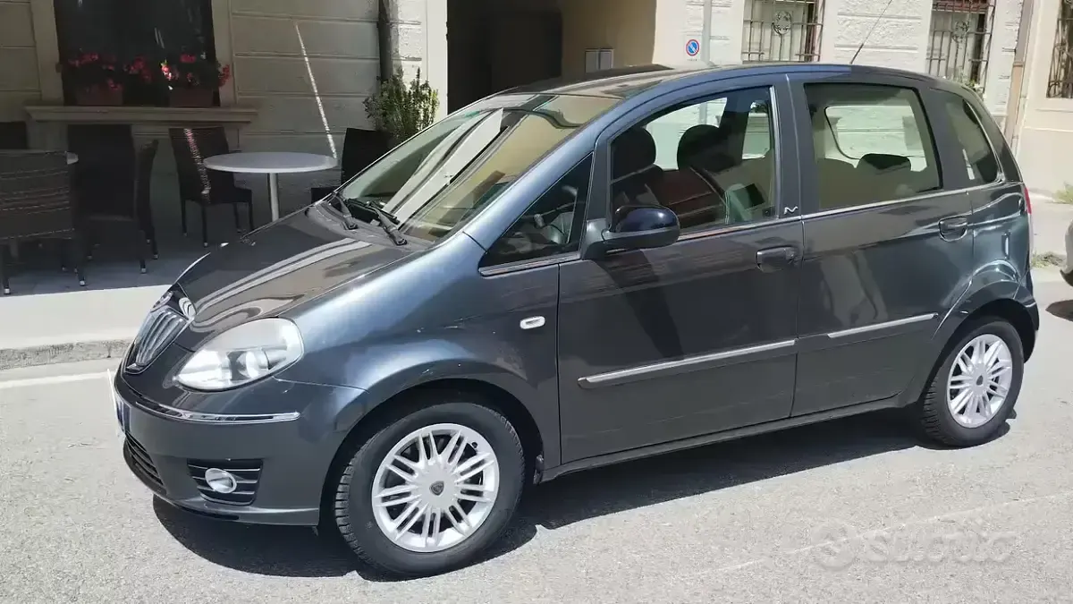 Usata Lancia Musa 95 CV (69 kW) 2012 Grigio Monovolume