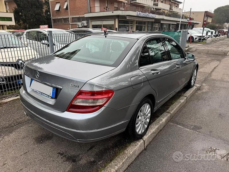 Usata Mercedes C220 170 CV (125 kW) 2008 Grigio Berlina