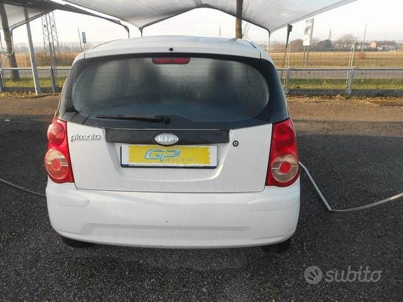 Gebraucht Kia Picanto LX 60 PS (44 kW) 2010 Weiß Kleinwagen