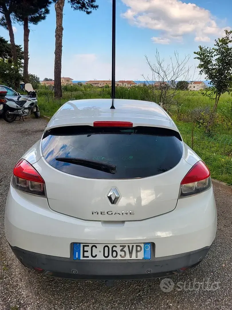 Usata Renault Mégane 110 CV (80 kW) 2010 Bianco Utilitaria