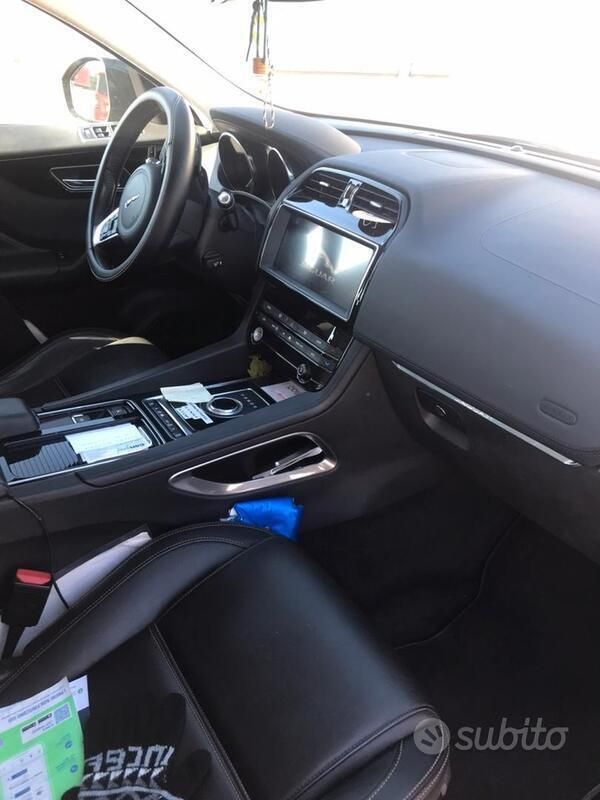 Usata Jaguar F-Pace Prestige 180 CV (132 kW) 2019 Grigio SUV