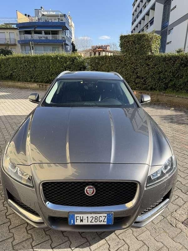 Usata Jaguar XF 180 CV (132 kW) 2019 Grigio Station wagon