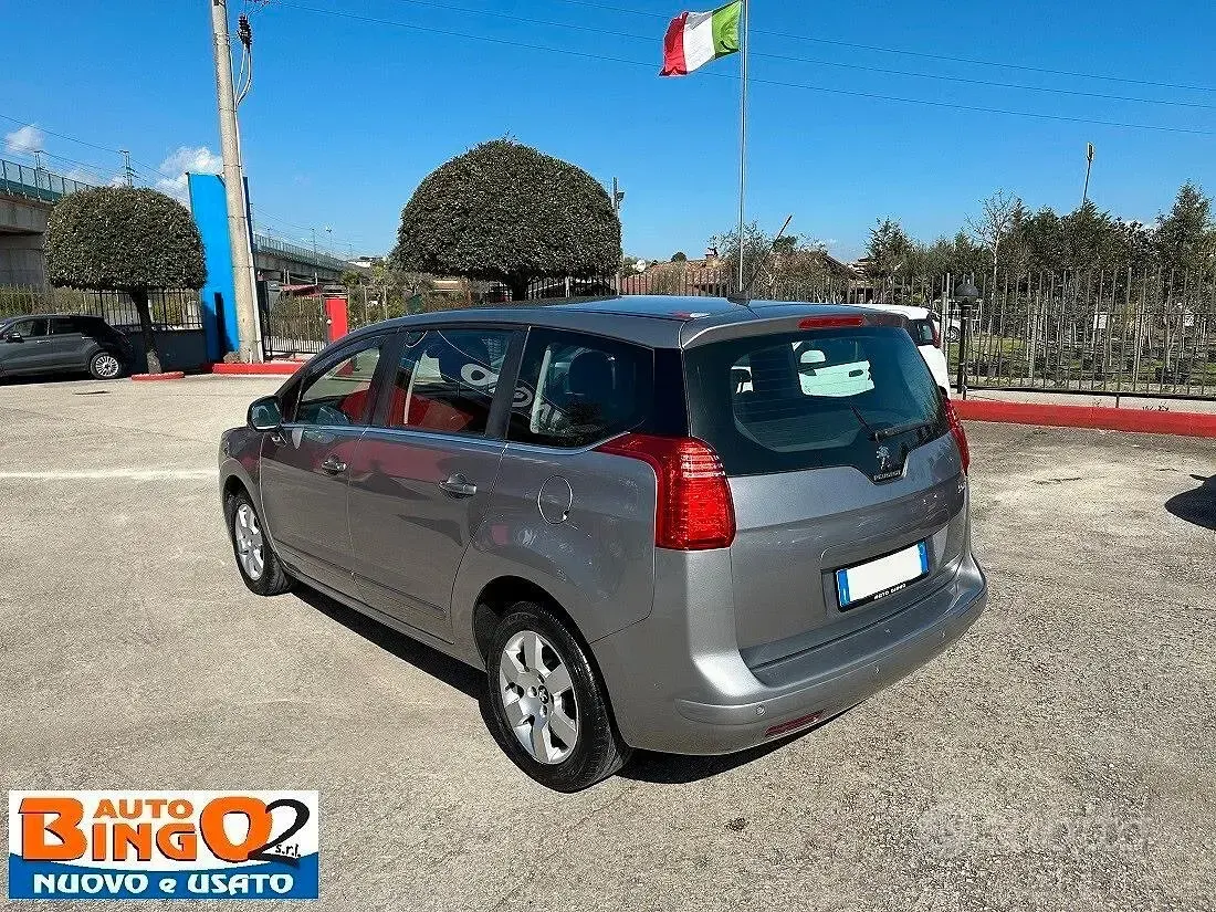 Usata Peugeot 5008 Allure 115 CV (84 kW) 2015 Grigio Monovolume