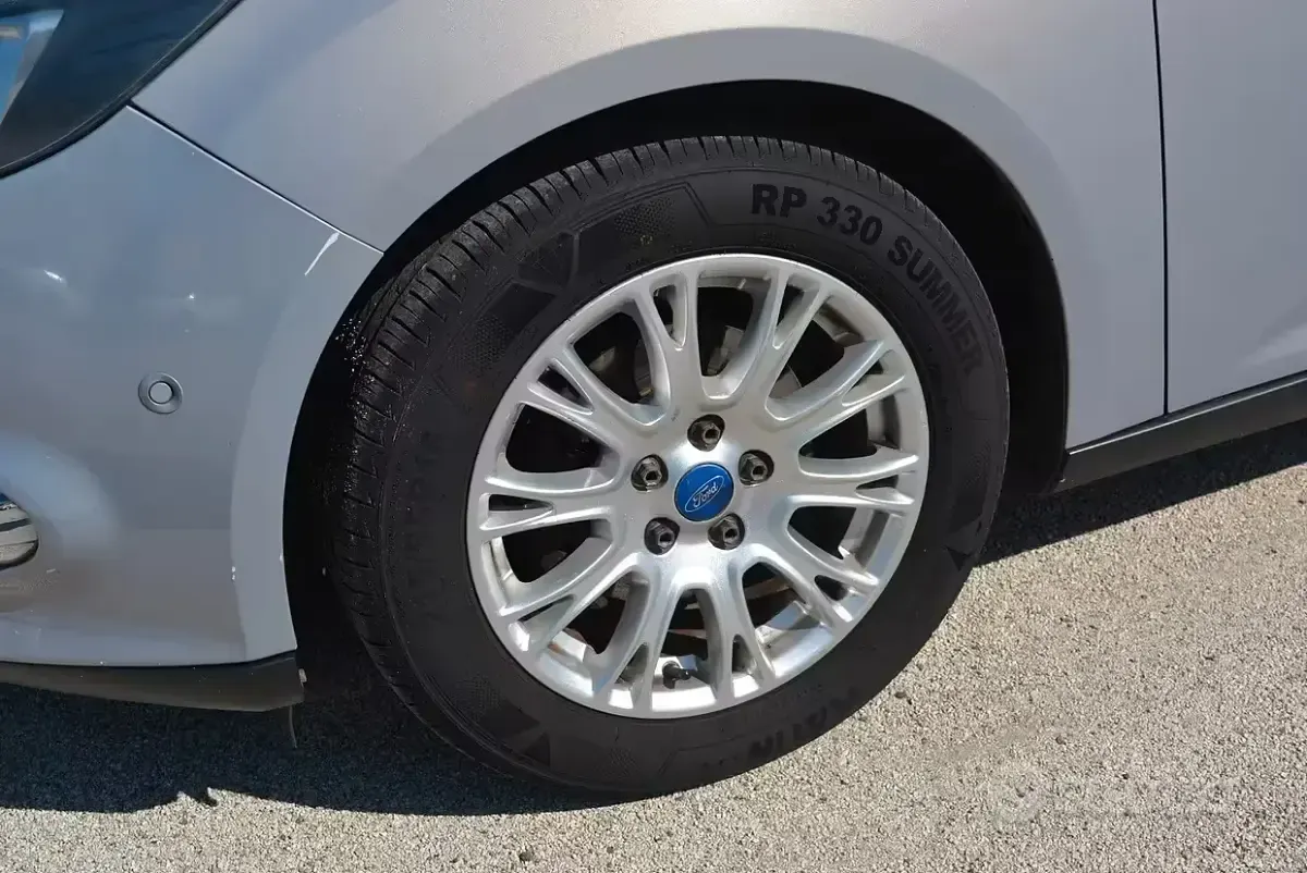 Usata Ford Focus Titanium 116 CV (85 kW) 2012 Grigio Station wagon