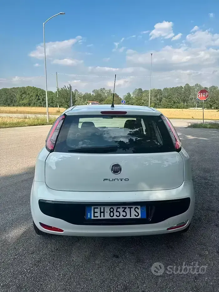 Usata Fiat Grande Punto 69 CV (50 kW) 2011 Bianco Utilitaria