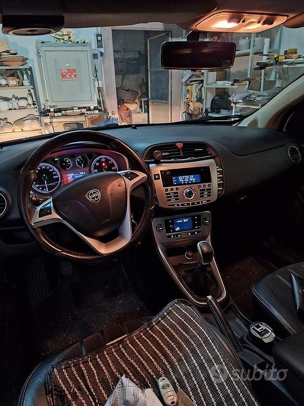 Usata Lancia Delta 190 CV (139 kW) 2010 Bianco Utilitaria