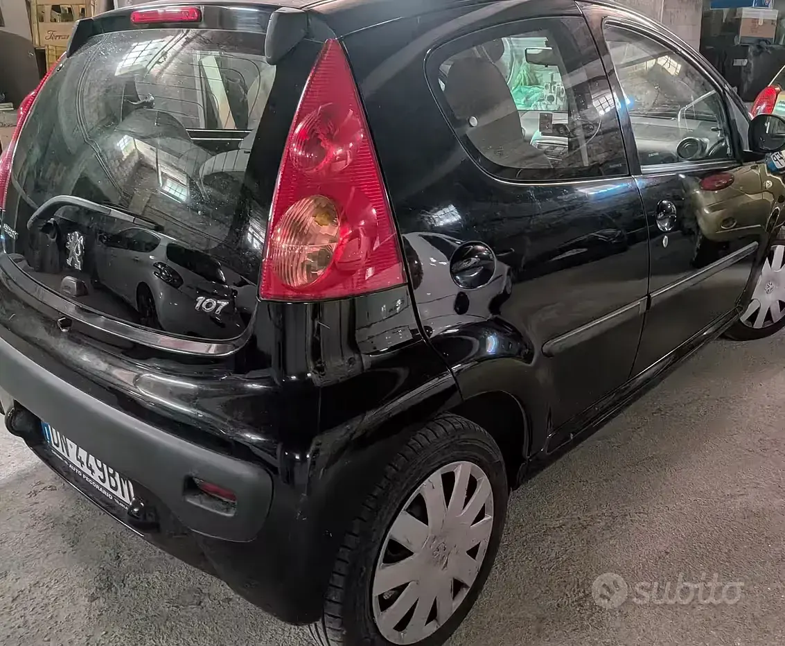 Usata Peugeot 107 68 CV (50 kW) 2008 Nero Utilitaria