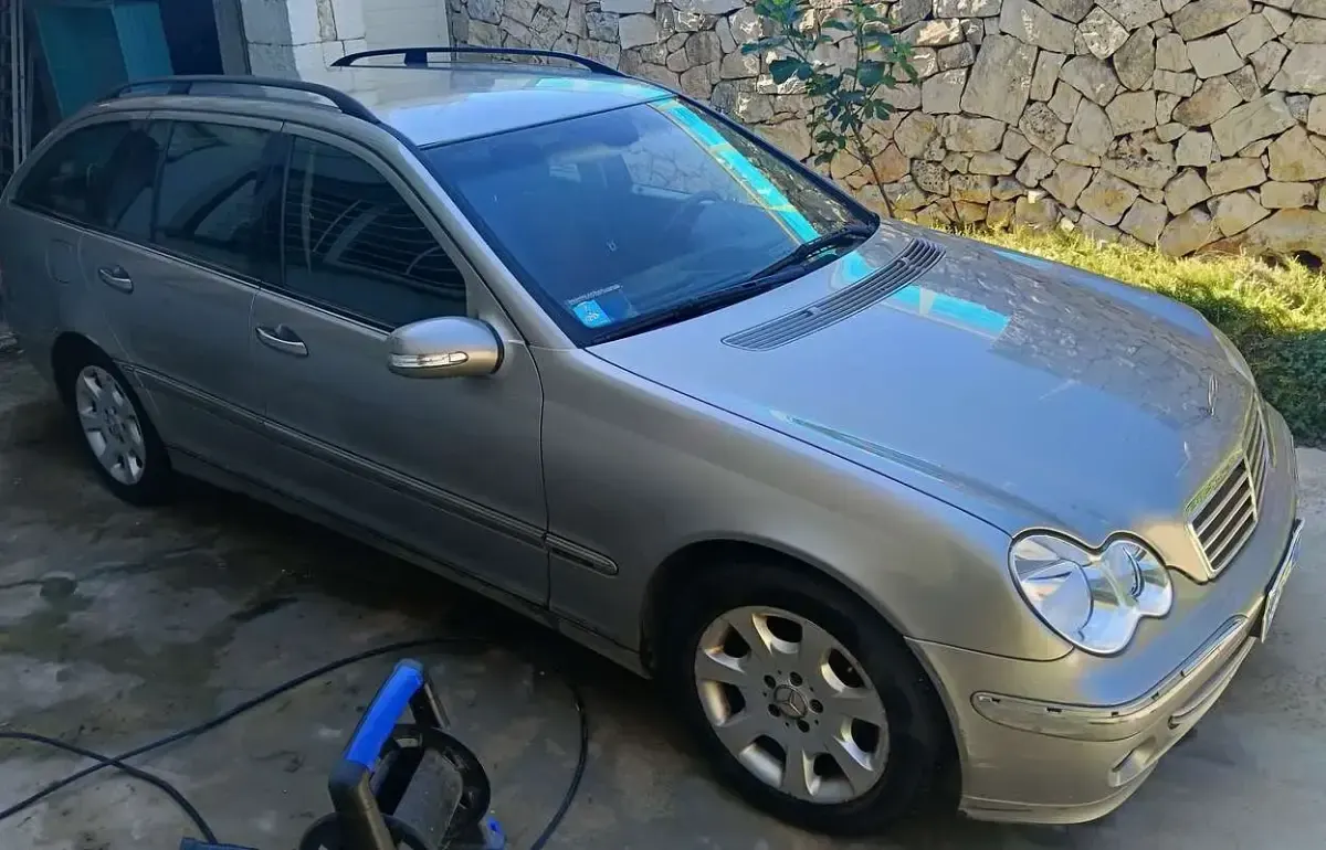 Usata Mercedes C220 Elegance 150 CV (110 kW) 2004 Station wagon