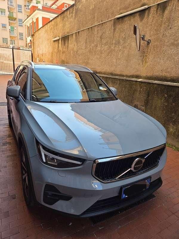 Usata Volvo XC40 Core 163 CV (119 kW) 2024 Grigio SUV