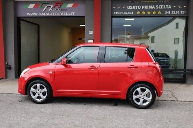 Usata Suzuki Swift 93 CV (68 kW) 2005 Rosso / pastello Utilitaria