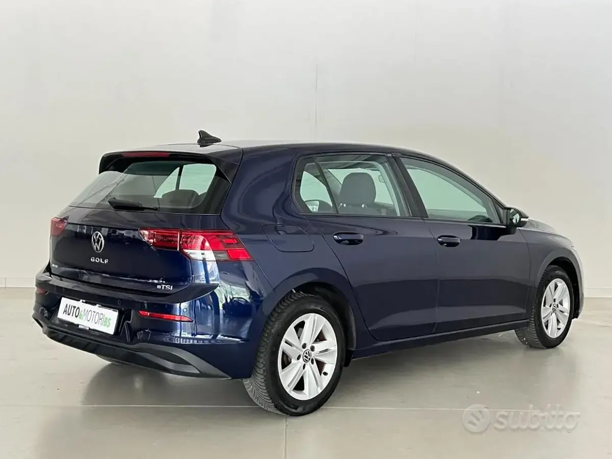 Usata VW Golf VIII Life 150 CV (110 kW) 2020 Bluazzurro Berlina
