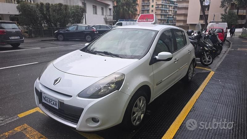 Usata Renault Clio II Luxe 100 CV (73 kW) 2010 Bianco Utilitaria
