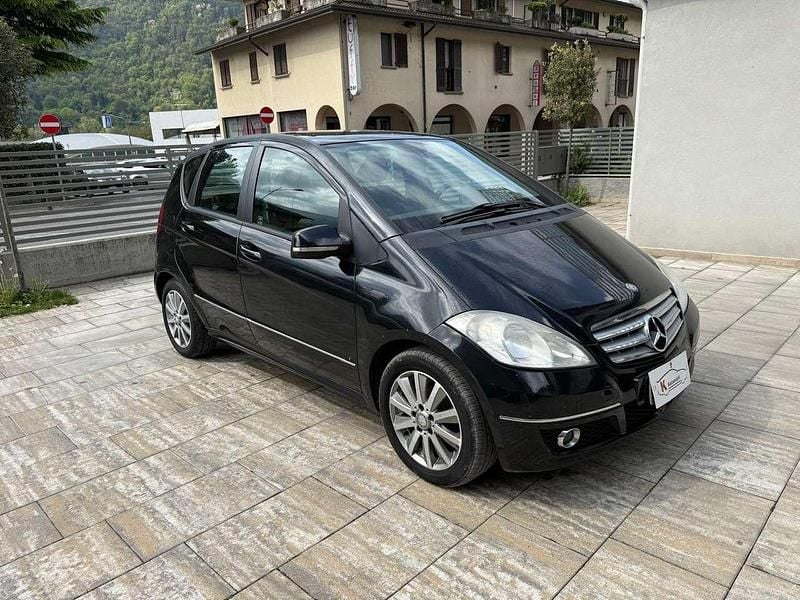 Usata Mercedes A180 Premium 109 CV (80 kW) 2011 Nero Utilitaria