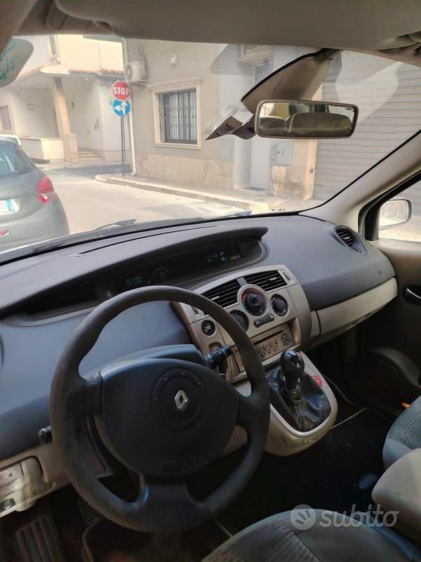 Usata Renault Scénic II 105 CV (77 kW) 2006 Grigio Monovolume