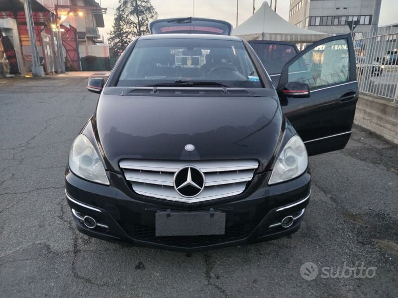 Usata 2010 Mercedes B180 Premium Monovolume | 2500 € (Super prezzo) - Immagine 1/4