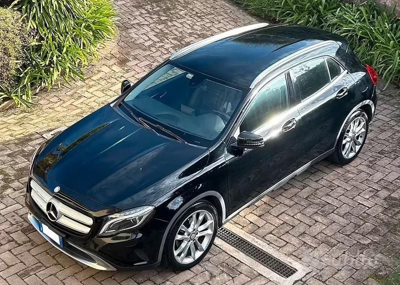 Usata Mercedes GLA200 Executive 136 CV (100 kW) 2015 Nero SUV